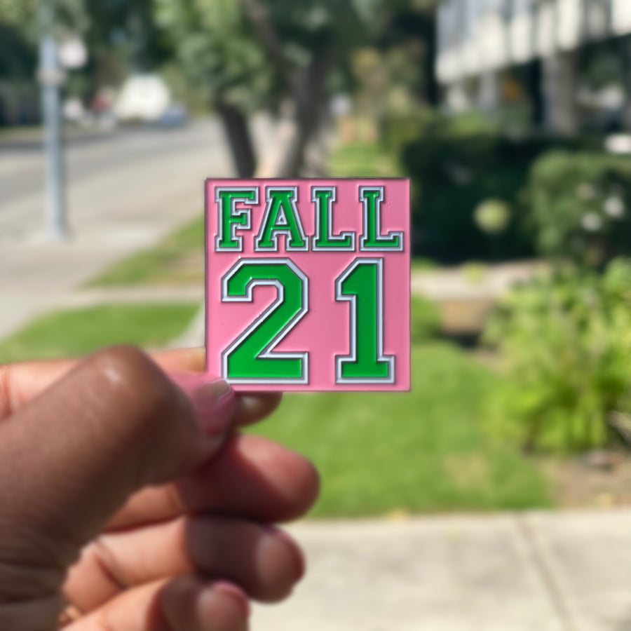 Fall 21 lapel pin - pink