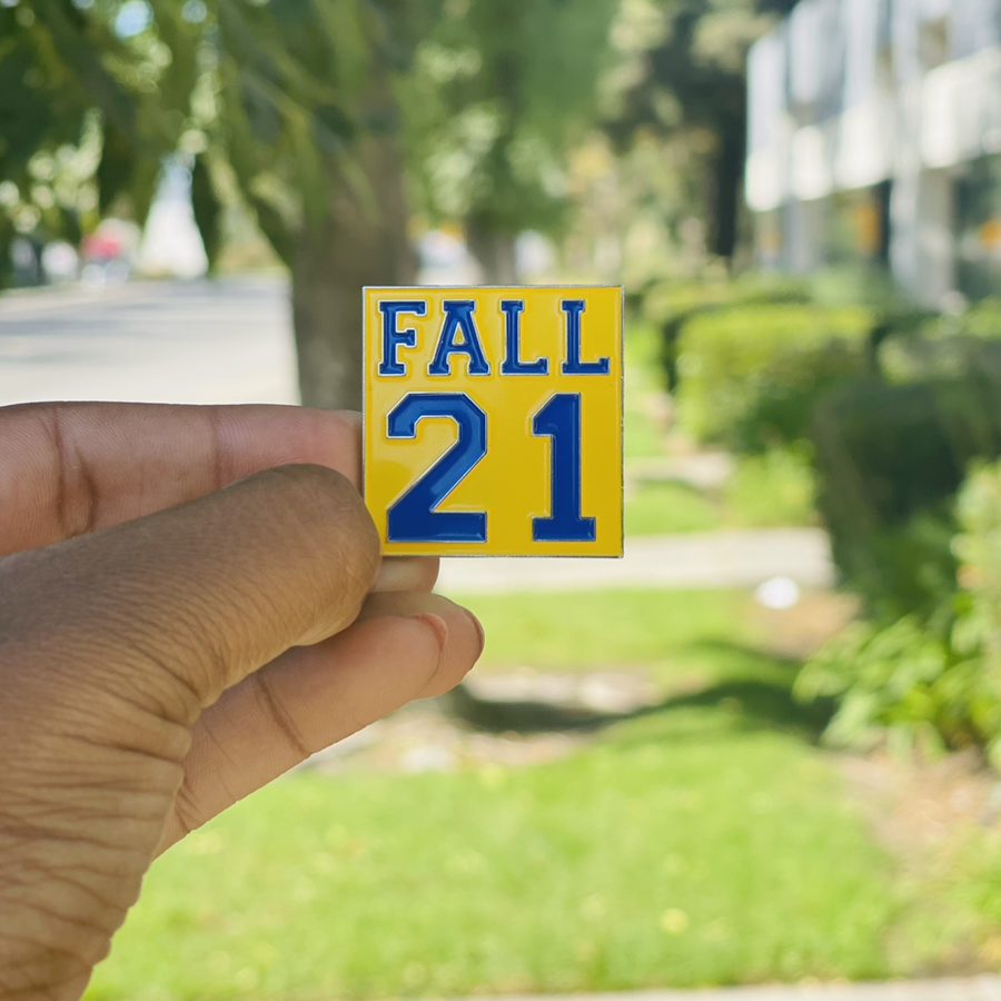 Fall 21 lapel pin - Gold